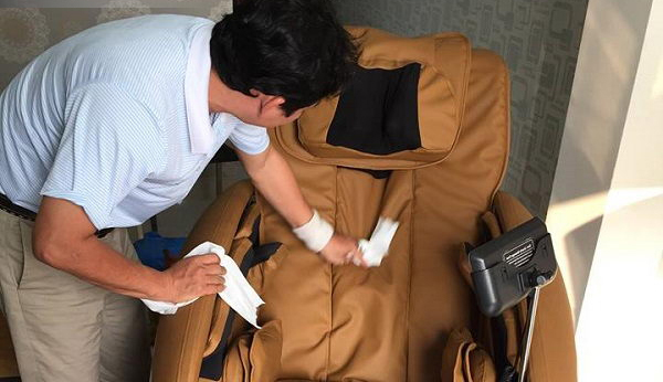 Vệ sinh ghế massage sao cho đúng cách giúp tăng tuổi thọ