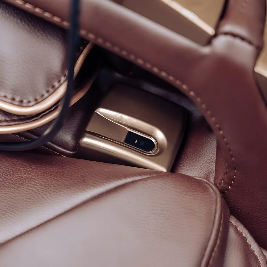 Ghế massage toàn thân OKACHI JP-I68/V7 cao cấp